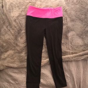 Victoria’s Secret cropped black leggings